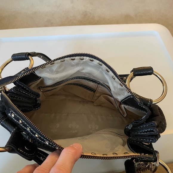 Elegant Black Handbag with Gold Accents - Picture 3 of 4